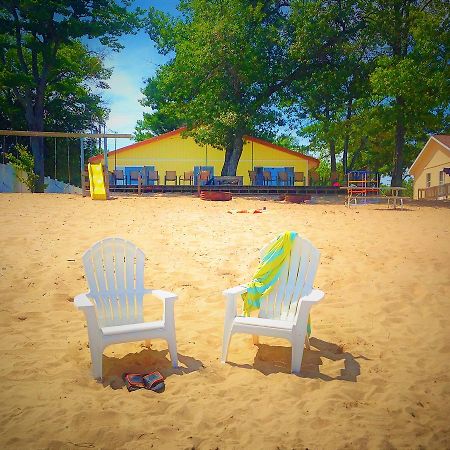 Gold Coast Family Cottages Oscoda Екстер'єр фото